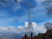 60 L'alta croce (20 m) del Monte Zucco 